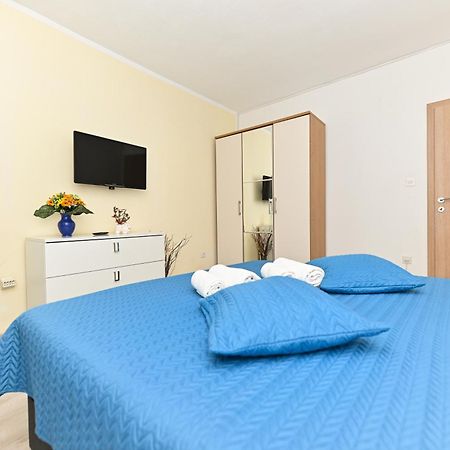 Apartmani Dolores Kaštela Esterno foto